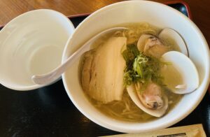 極上の逸品： 千葉房総の九十九里らぁめん くくりで味わう特製はまぐりラーメン